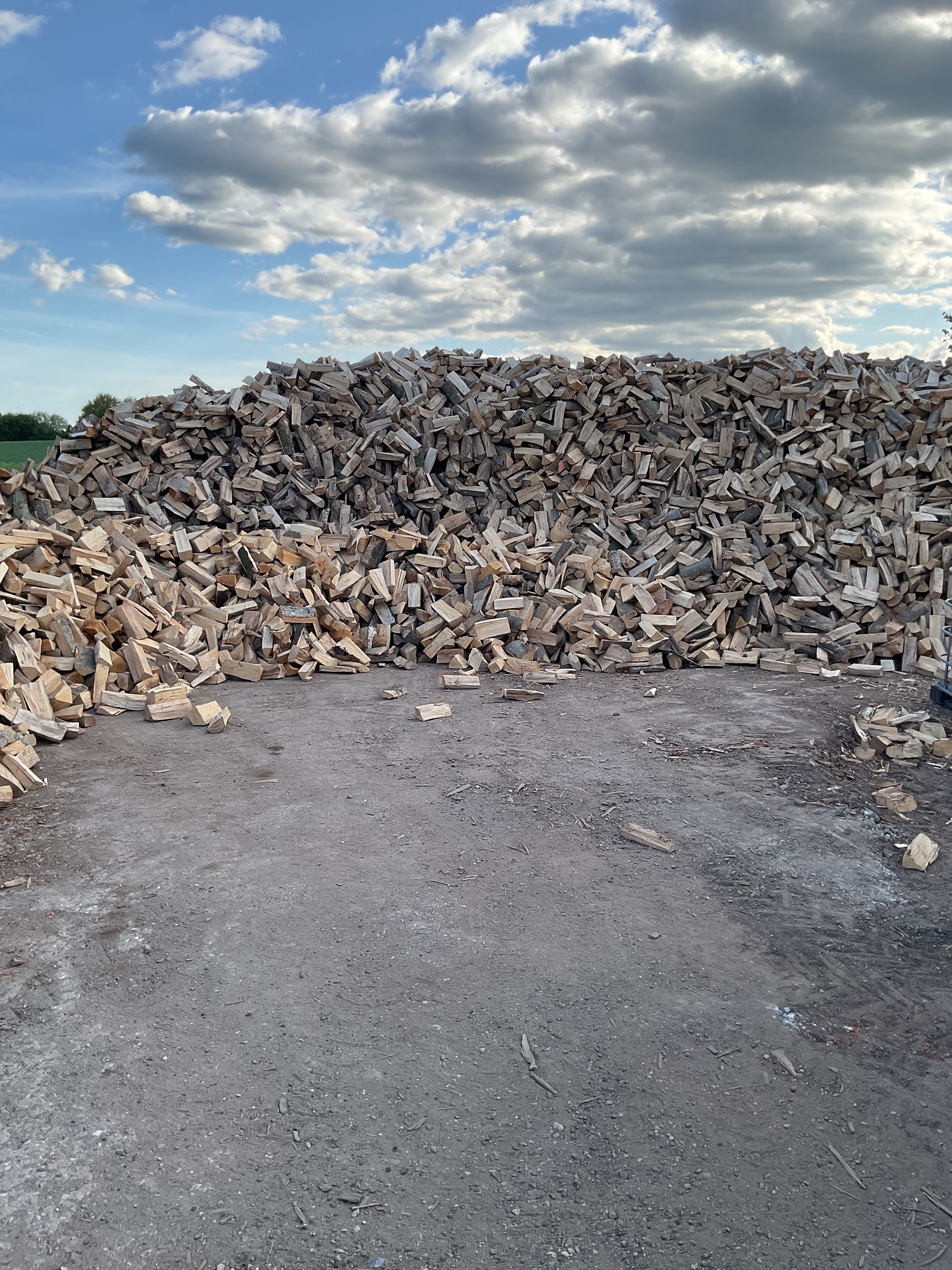 Brænde til salg på Sjælland med levering